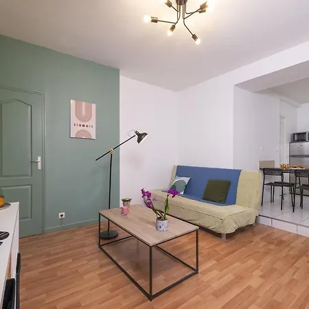 Apartment Calme Avec Parking Proche Place Ney