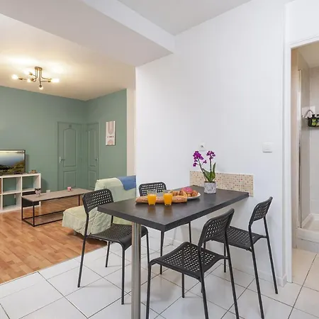 Calme Avec Parking Proche Place Ney *