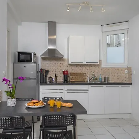 Calme Avec Parking Proche Place Ney Apartment